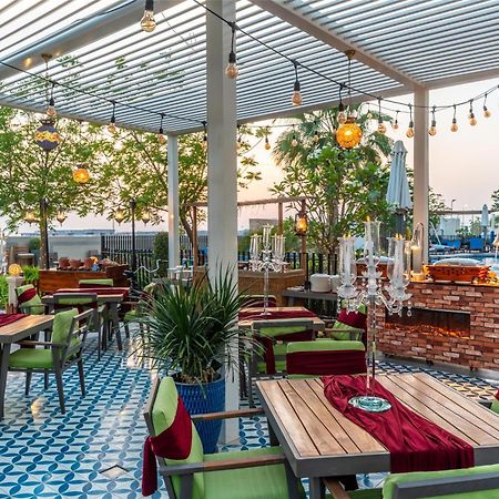 Radisson Dubai Damac Hills Hotel Ngoại thất bức ảnh