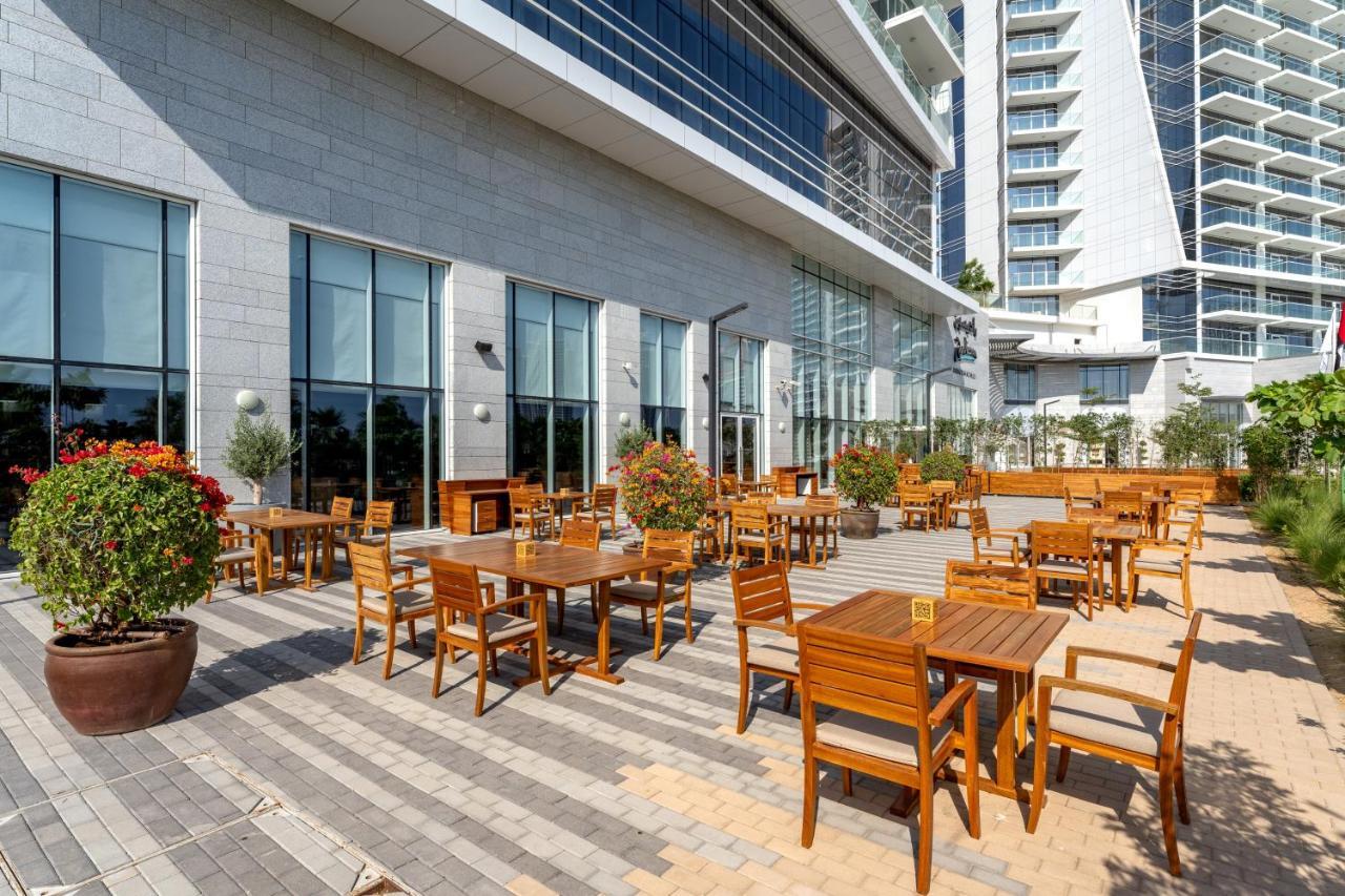 Radisson Dubai Damac Hills Hotel Ngoại thất bức ảnh