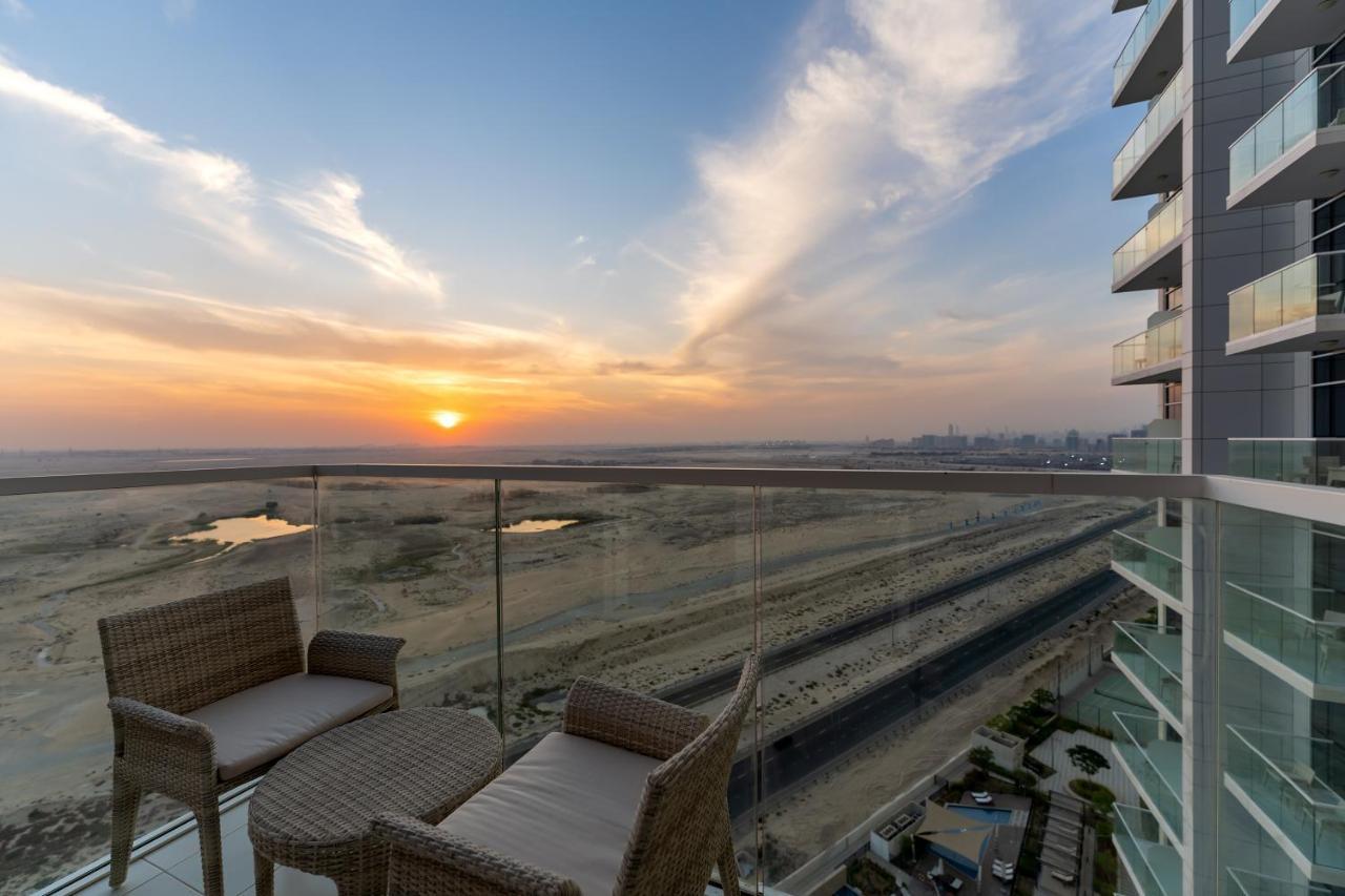Radisson Dubai Damac Hills Hotel Ngoại thất bức ảnh