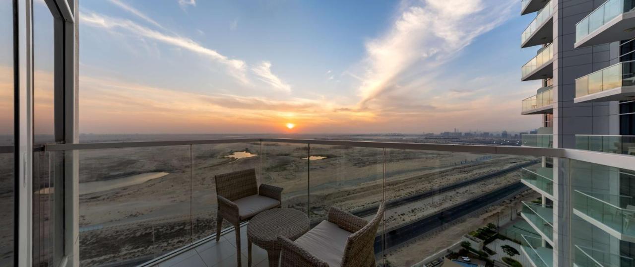 Radisson Dubai Damac Hills Hotel Ngoại thất bức ảnh
