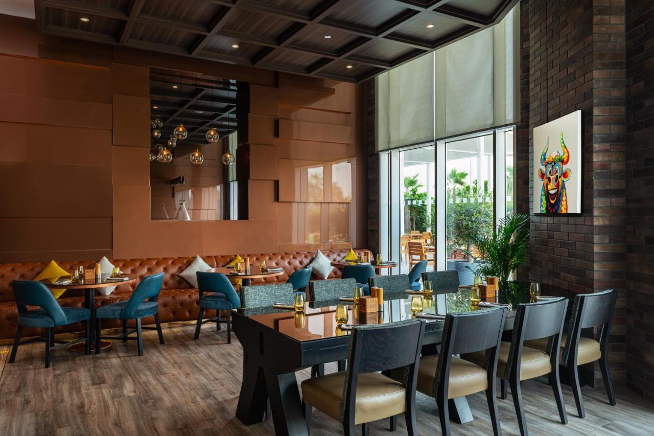 Radisson Dubai Damac Hills Hotel Ngoại thất bức ảnh