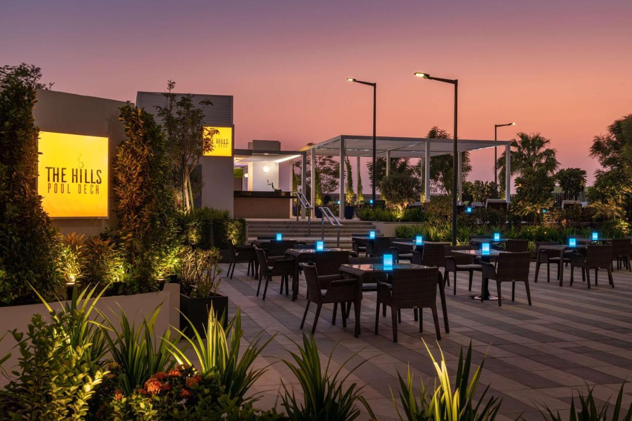Radisson Dubai Damac Hills Hotel Ngoại thất bức ảnh