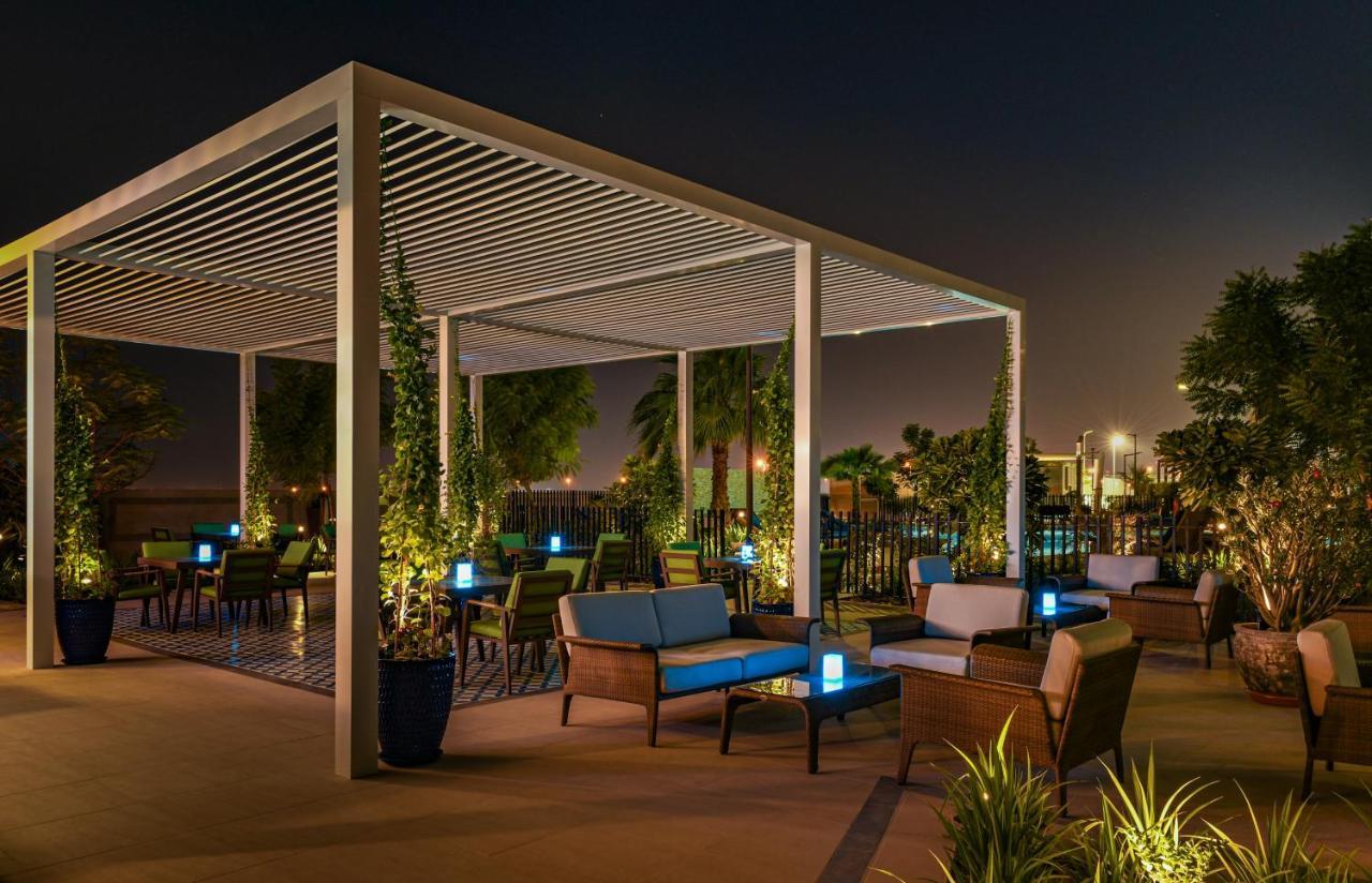Radisson Dubai Damac Hills Hotel Ngoại thất bức ảnh