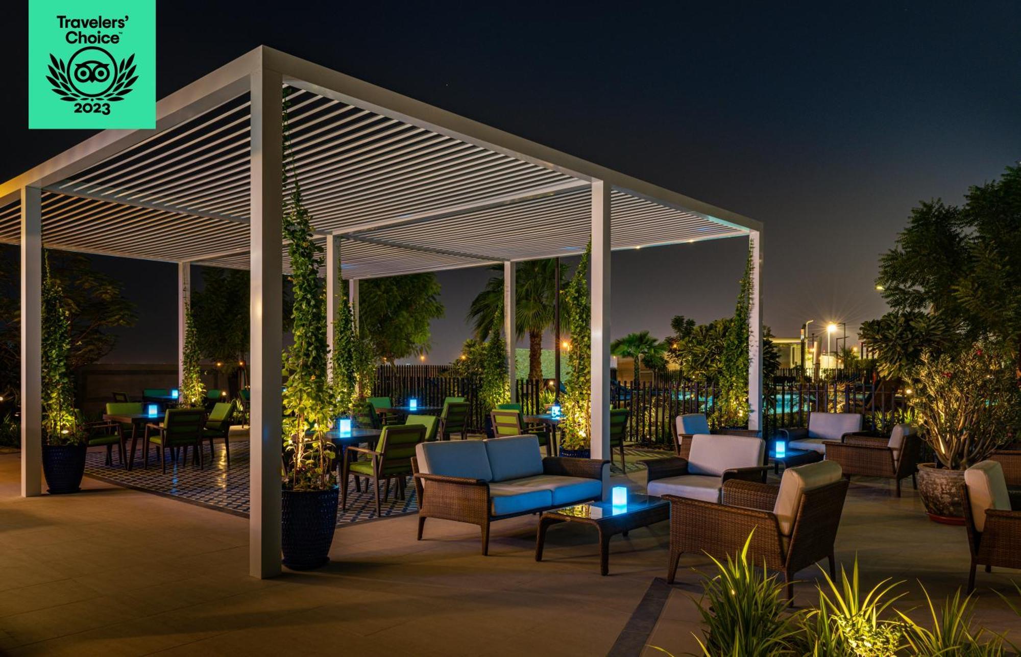 Radisson Dubai Damac Hills Hotel Ngoại thất bức ảnh