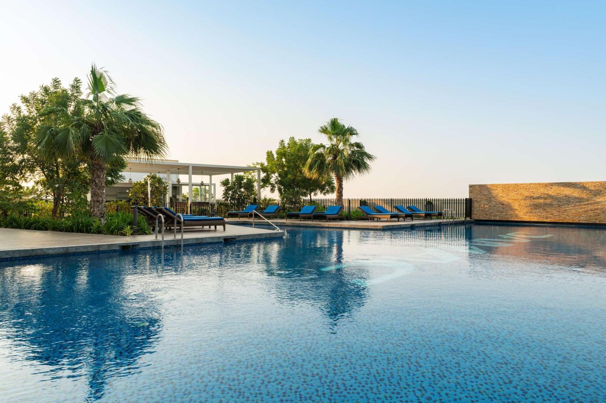 Radisson Dubai Damac Hills Hotel Ngoại thất bức ảnh