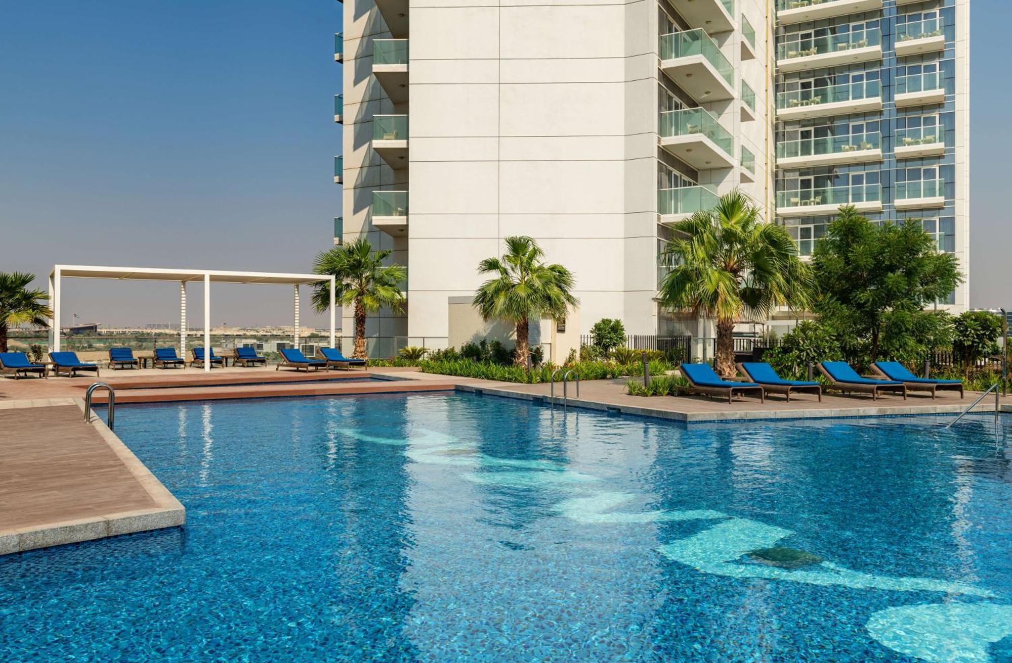 Radisson Dubai Damac Hills Hotel Ngoại thất bức ảnh
