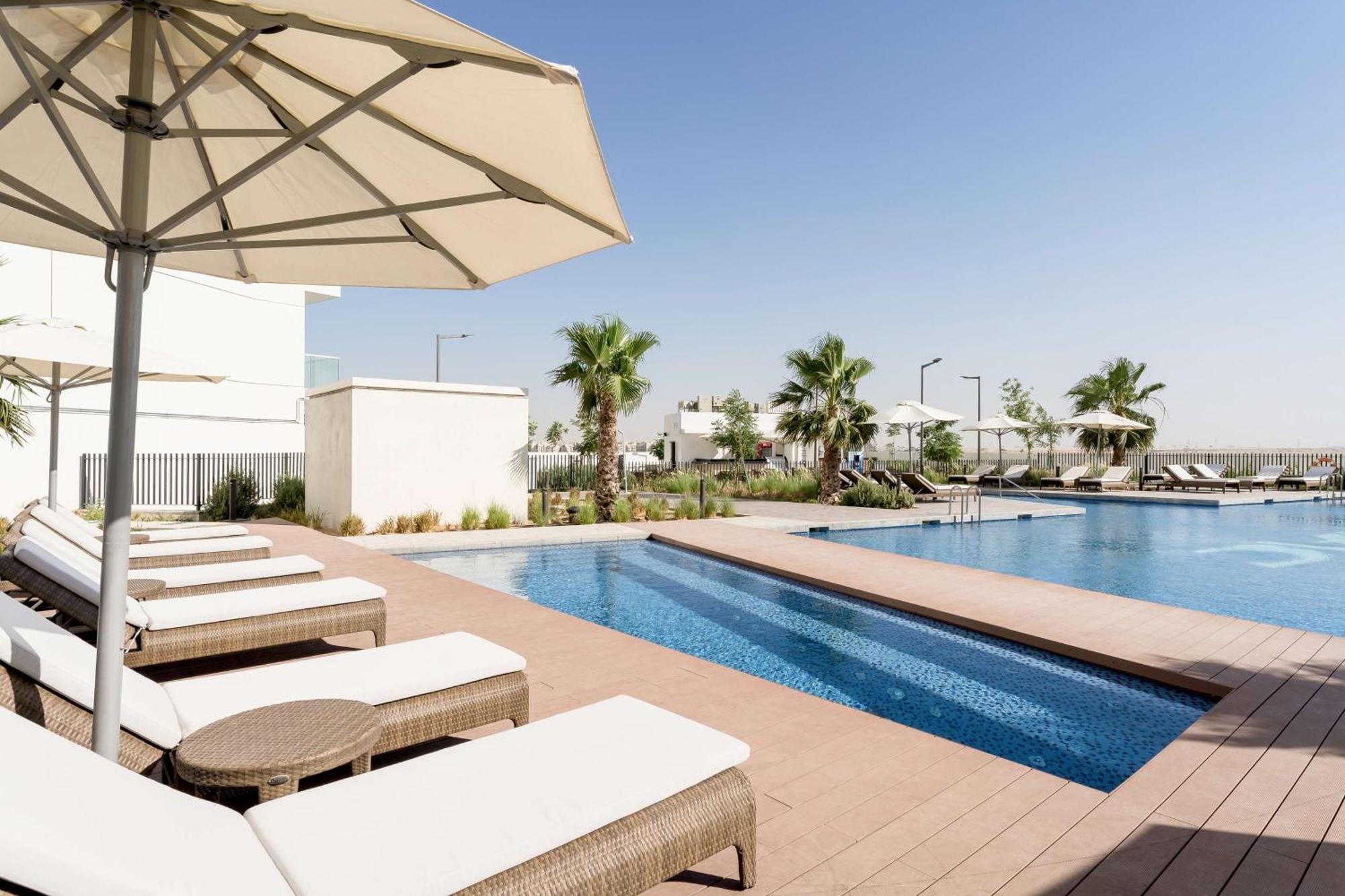 Radisson Dubai Damac Hills Hotel Ngoại thất bức ảnh