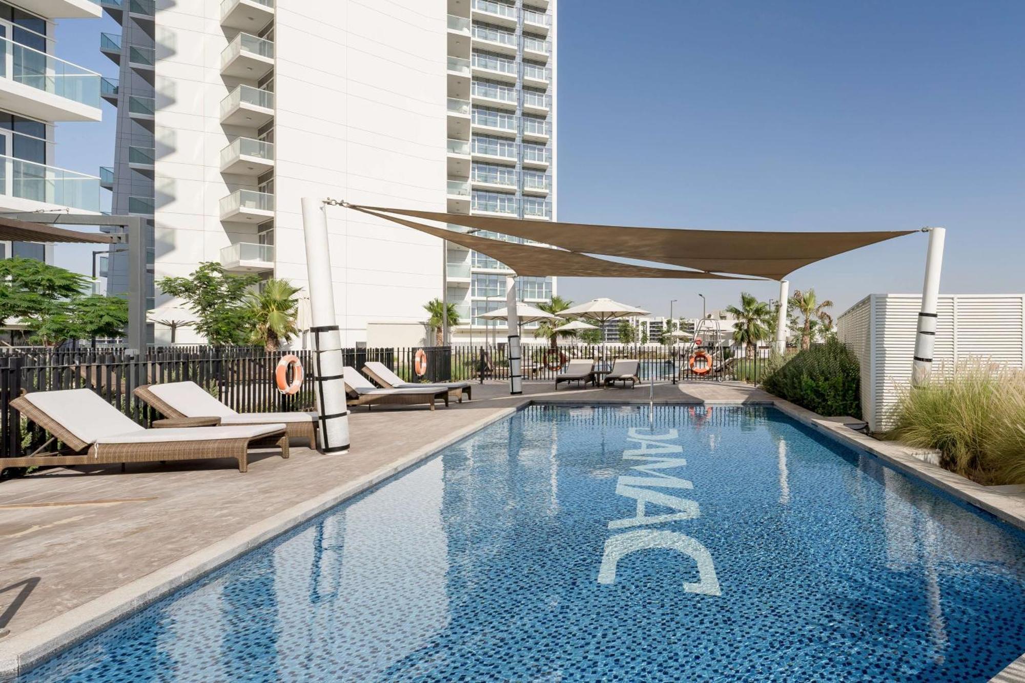 Radisson Dubai Damac Hills Hotel Ngoại thất bức ảnh