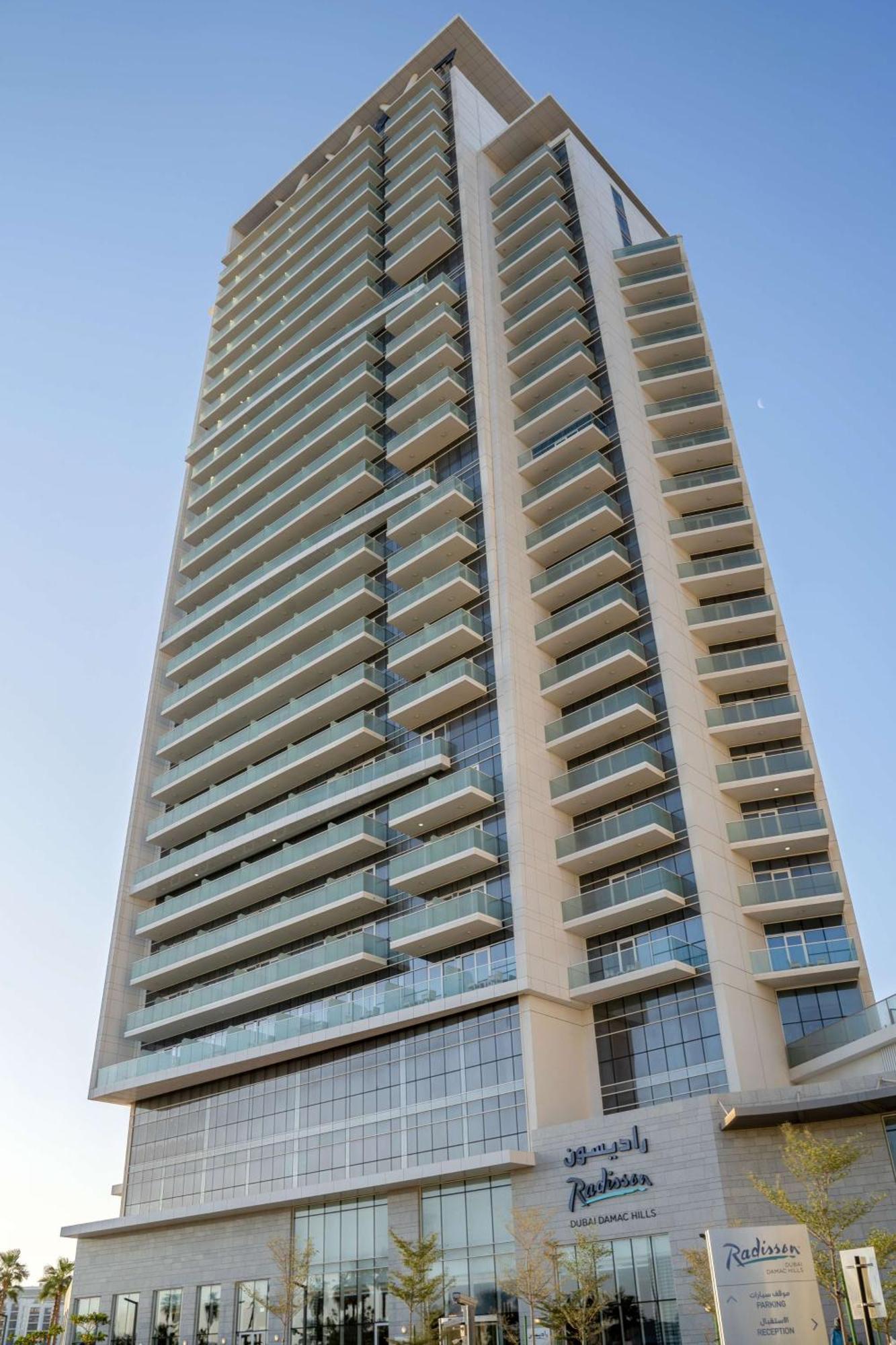 Radisson Dubai Damac Hills Hotel Ngoại thất bức ảnh