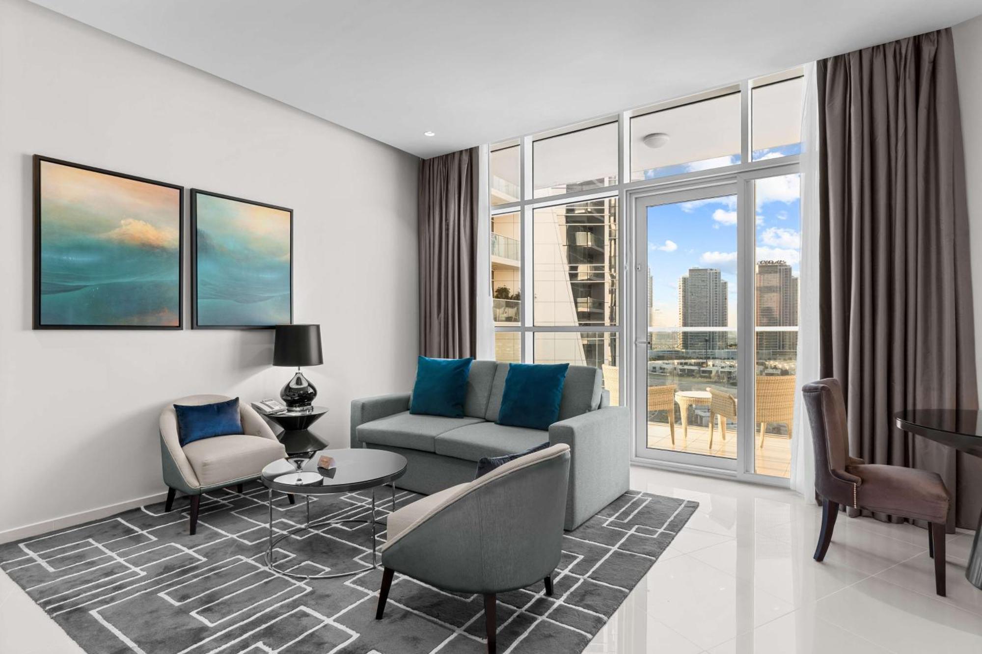 Radisson Dubai Damac Hills Hotel Ngoại thất bức ảnh
