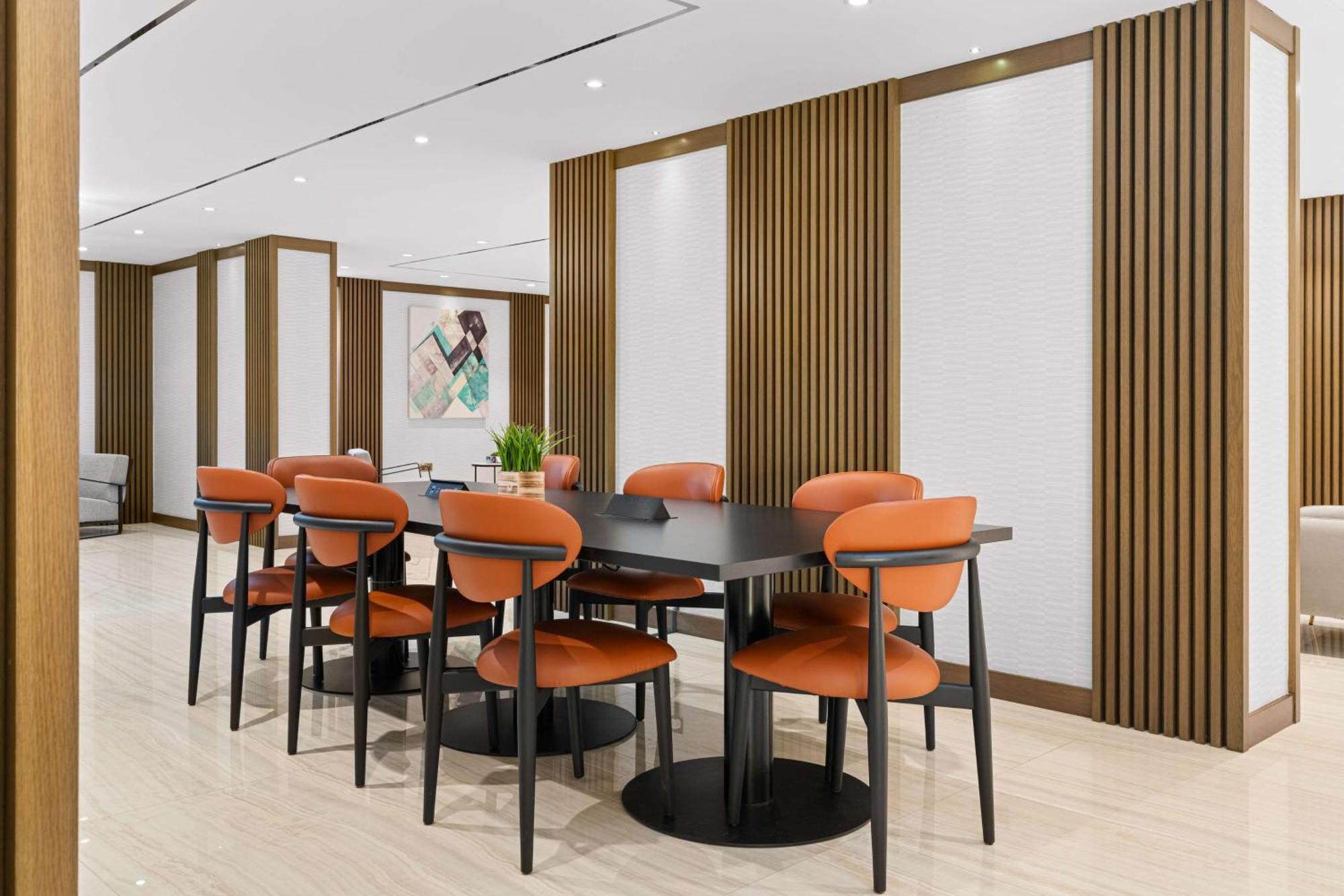 Radisson Dubai Damac Hills Hotel Ngoại thất bức ảnh