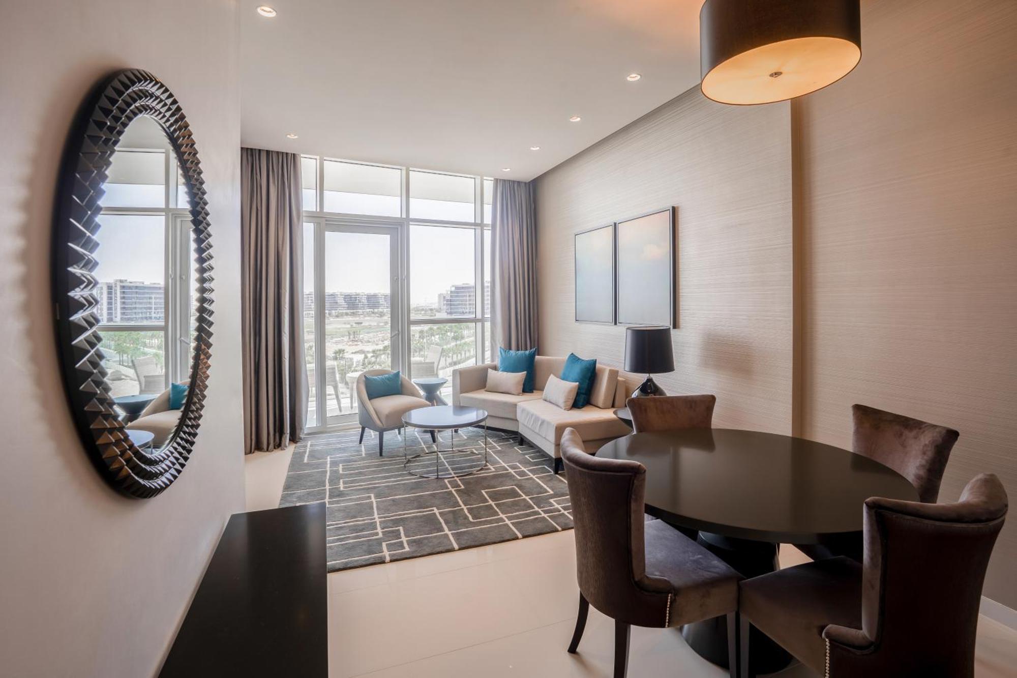 Radisson Dubai Damac Hills Hotel Ngoại thất bức ảnh