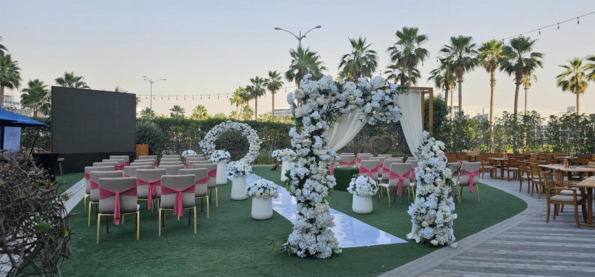 Radisson Dubai Damac Hills Hotel Ngoại thất bức ảnh